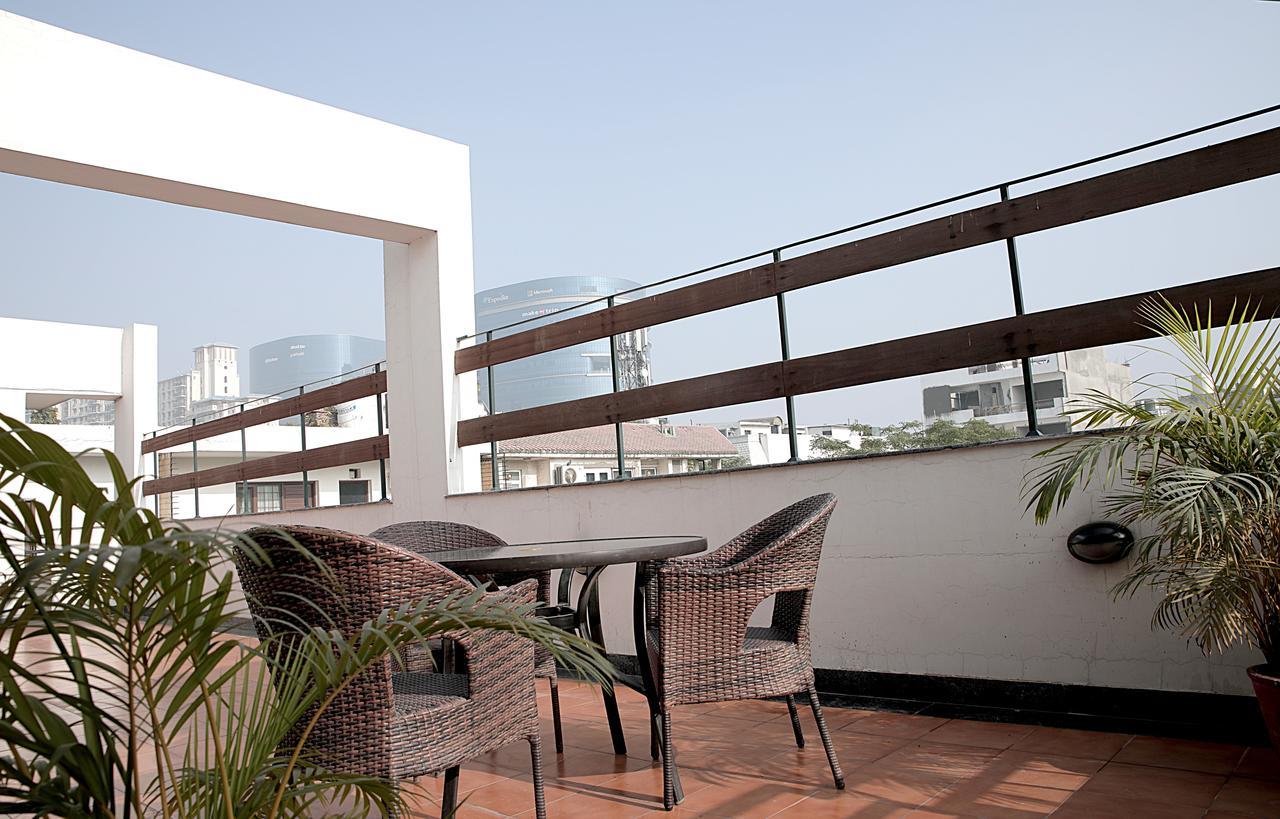 Ahuja Residency Cyber City I Hotel Gurgaon Exterior photo